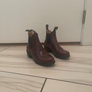 Blundstone heeled boots dark red size 8.5